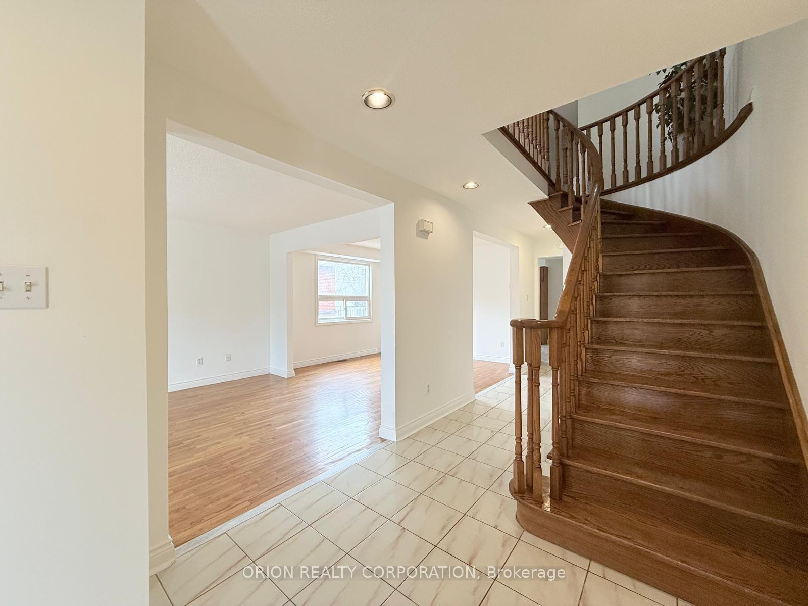 Photo 7 of Unit Upper, 274 Viewmount Avenue, North York, Yorkdale-Glen Park — HOMEH