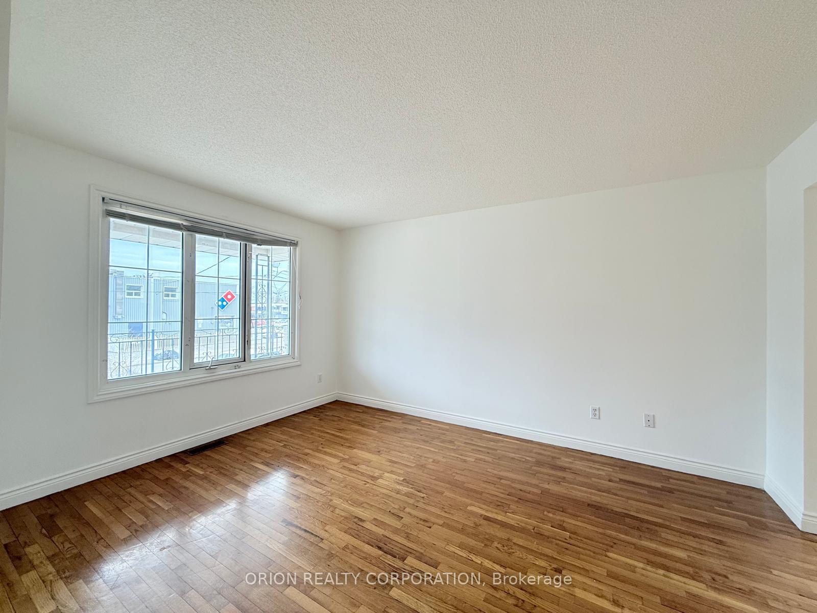 Photo 8 of Unit Upper, 274 Viewmount Avenue, North York, Yorkdale-Glen Park — HOMEH