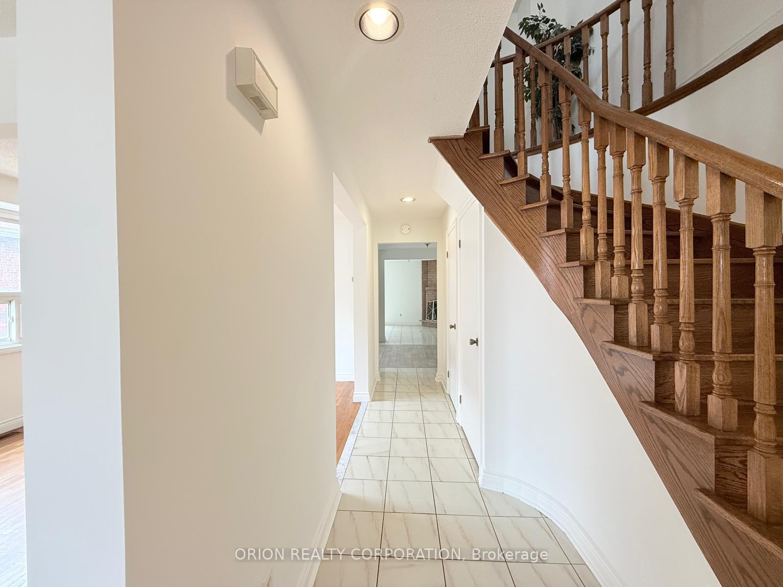 Photo 11 of Unit Upper, 274 Viewmount Avenue, North York, Yorkdale-Glen Park — HOMEH