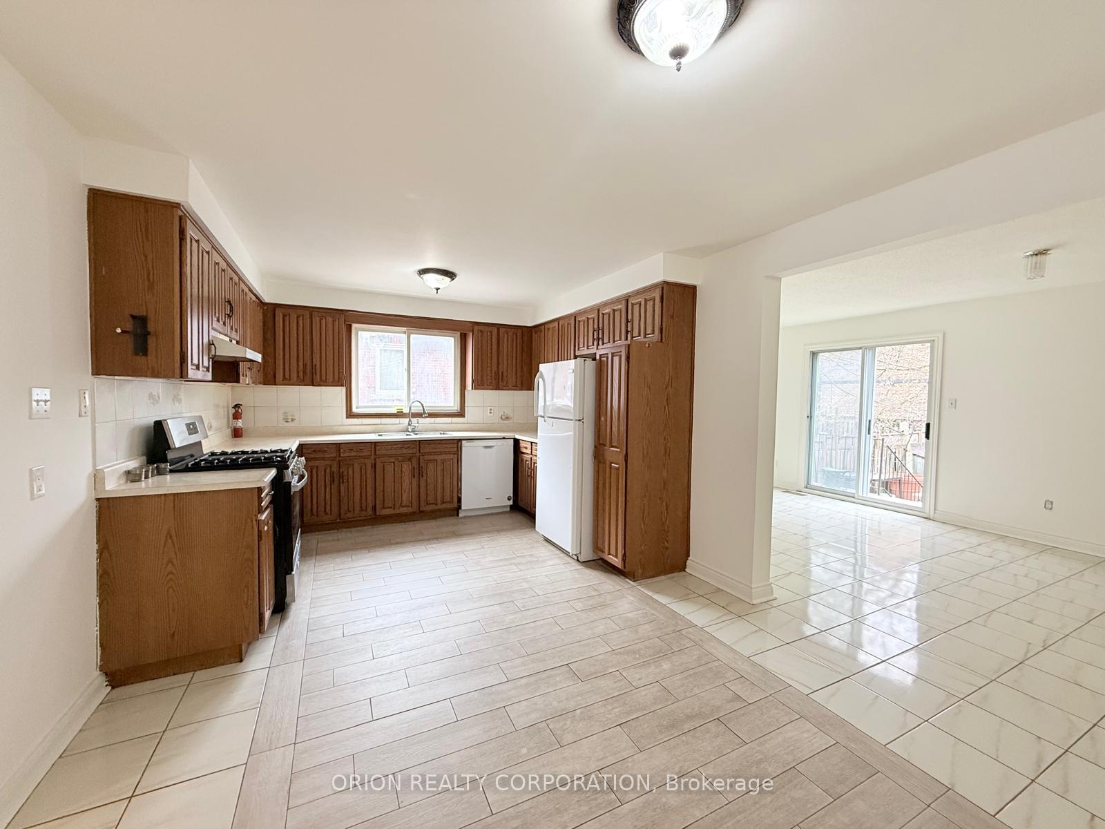 Photo 13 of Unit Upper, 274 Viewmount Avenue, North York, Yorkdale-Glen Park — HOMEH