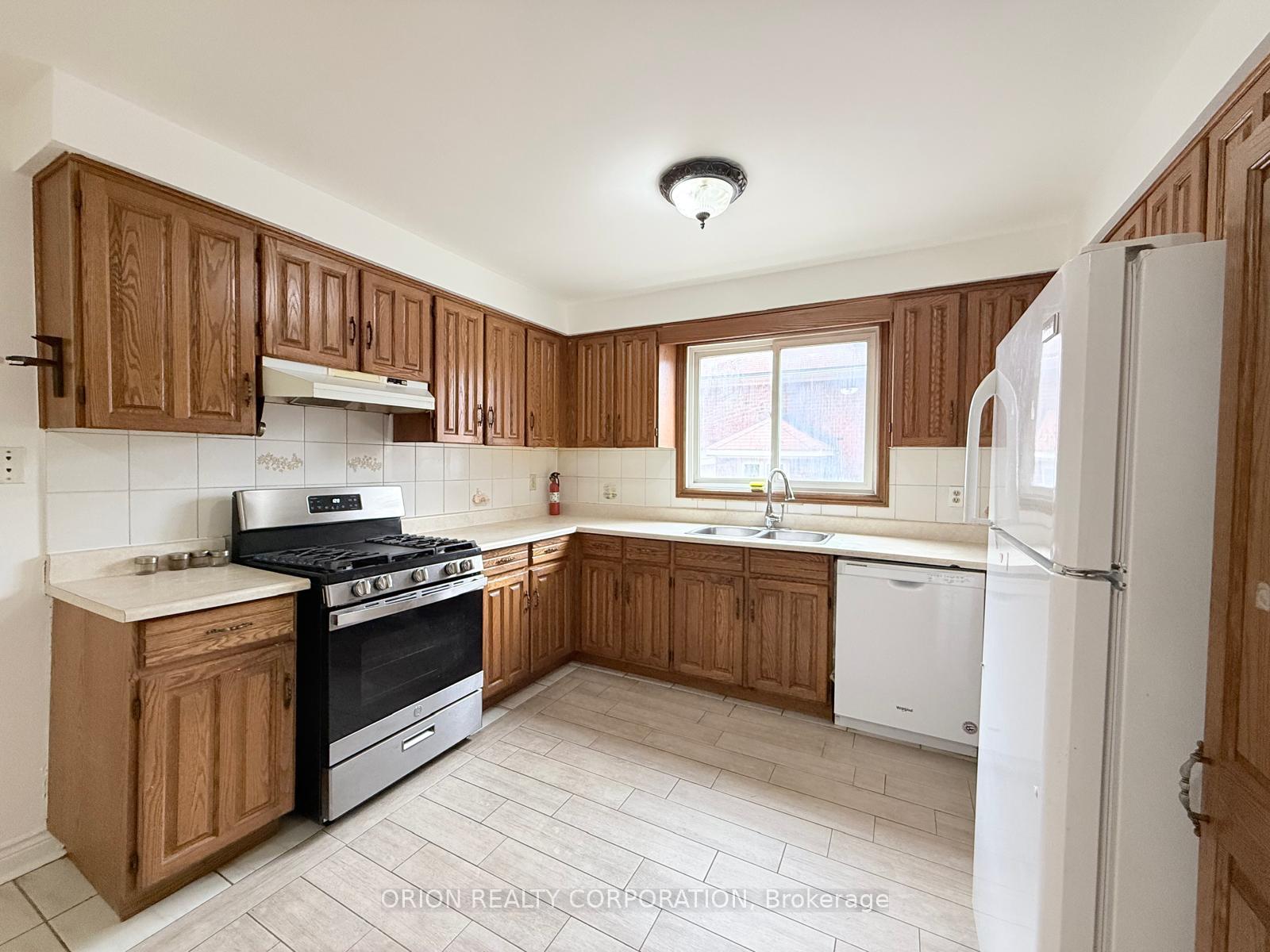 Photo 14 of Unit Upper, 274 Viewmount Avenue, North York, Yorkdale-Glen Park — HOMEH