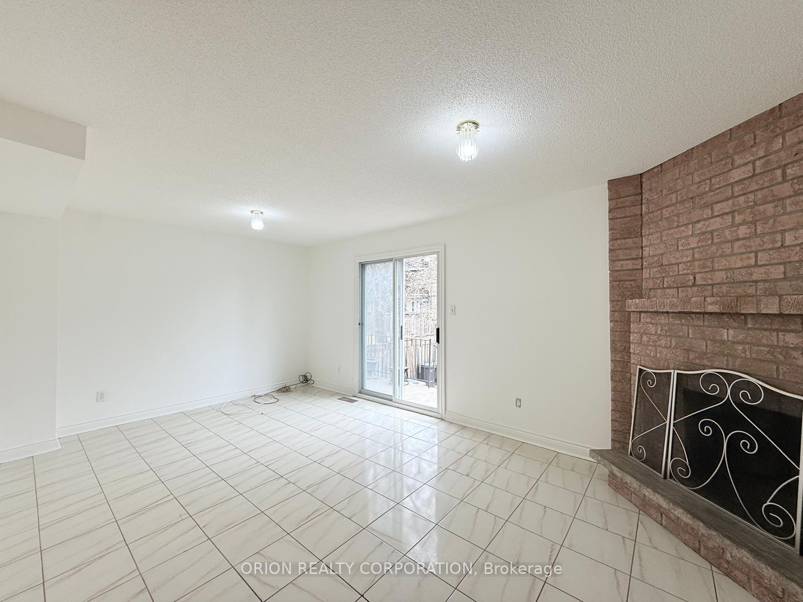 Photo 15 of Unit Upper, 274 Viewmount Avenue, North York, Yorkdale-Glen Park — HOMEH