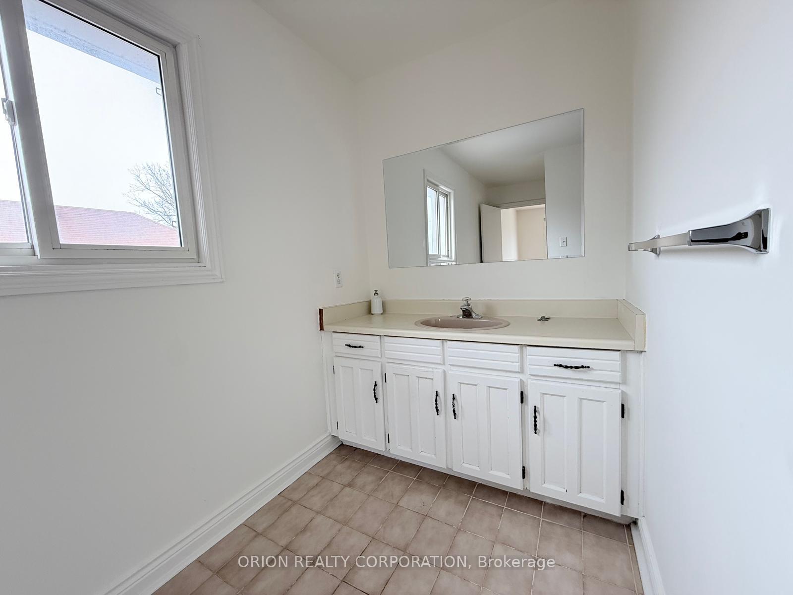 Photo 23 of Unit Upper, 274 Viewmount Avenue, North York, Yorkdale-Glen Park — HOMEH