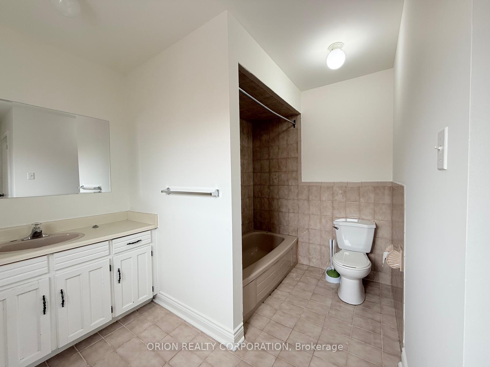 Photo 24 of Unit Upper, 274 Viewmount Avenue, North York, Yorkdale-Glen Park — HOMEH