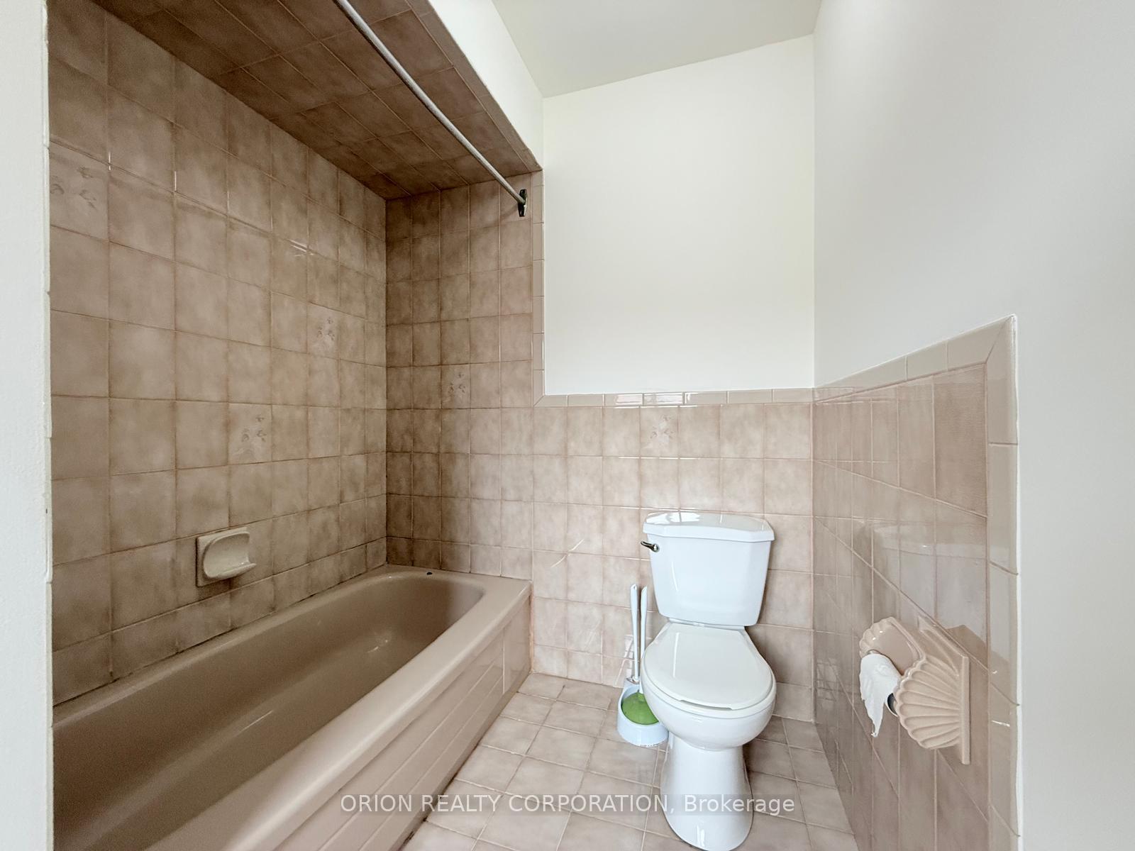Photo 25 of Unit Upper, 274 Viewmount Avenue, North York, Yorkdale-Glen Park — HOMEH
