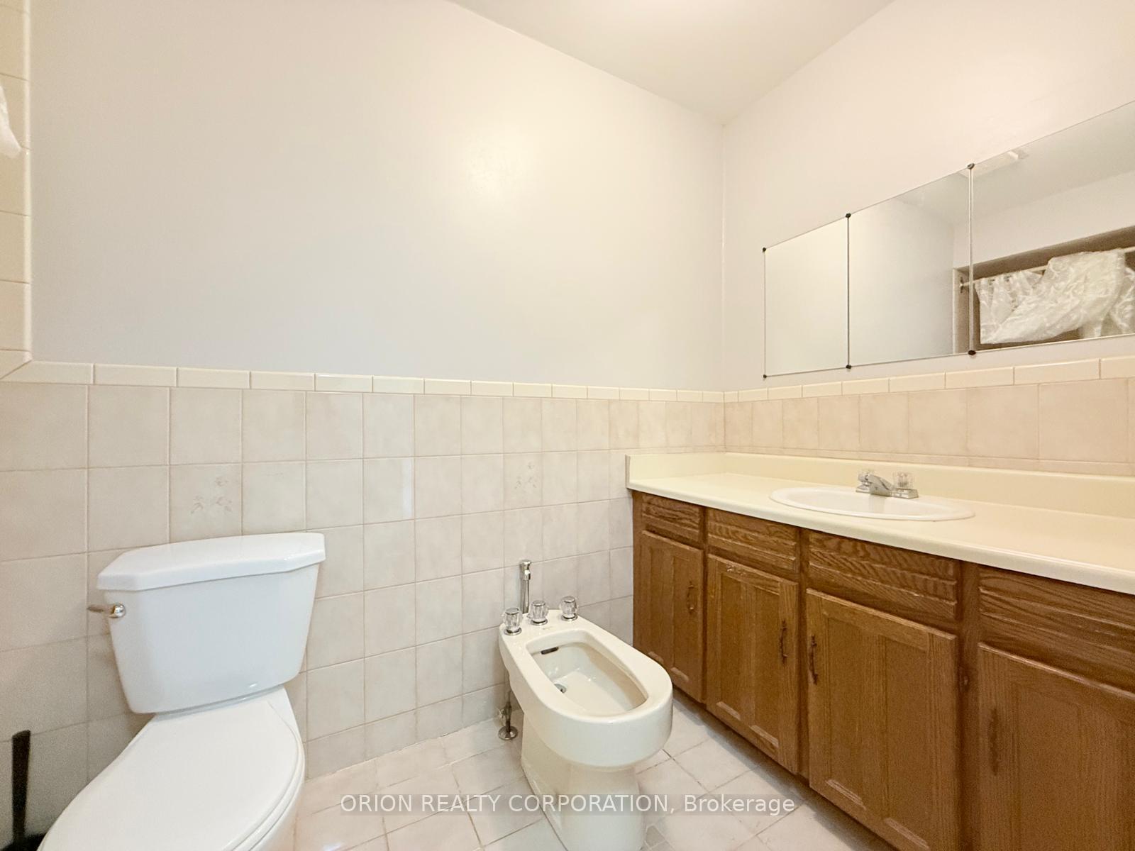 Photo 29 of Unit Upper, 274 Viewmount Avenue, North York, Yorkdale-Glen Park — HOMEH