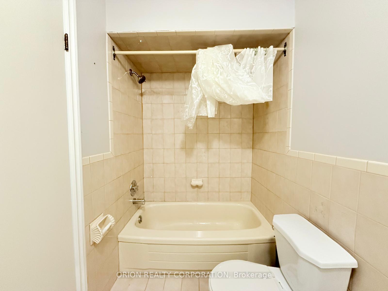 Photo 31 of Unit Upper, 274 Viewmount Avenue, North York, Yorkdale-Glen Park — HOMEH