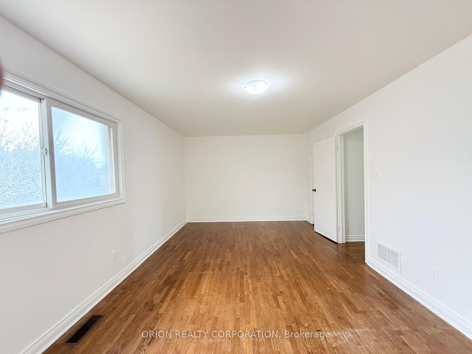 Photo 33 of Unit Upper, 274 Viewmount Avenue, North York, Yorkdale-Glen Park — HOMEH