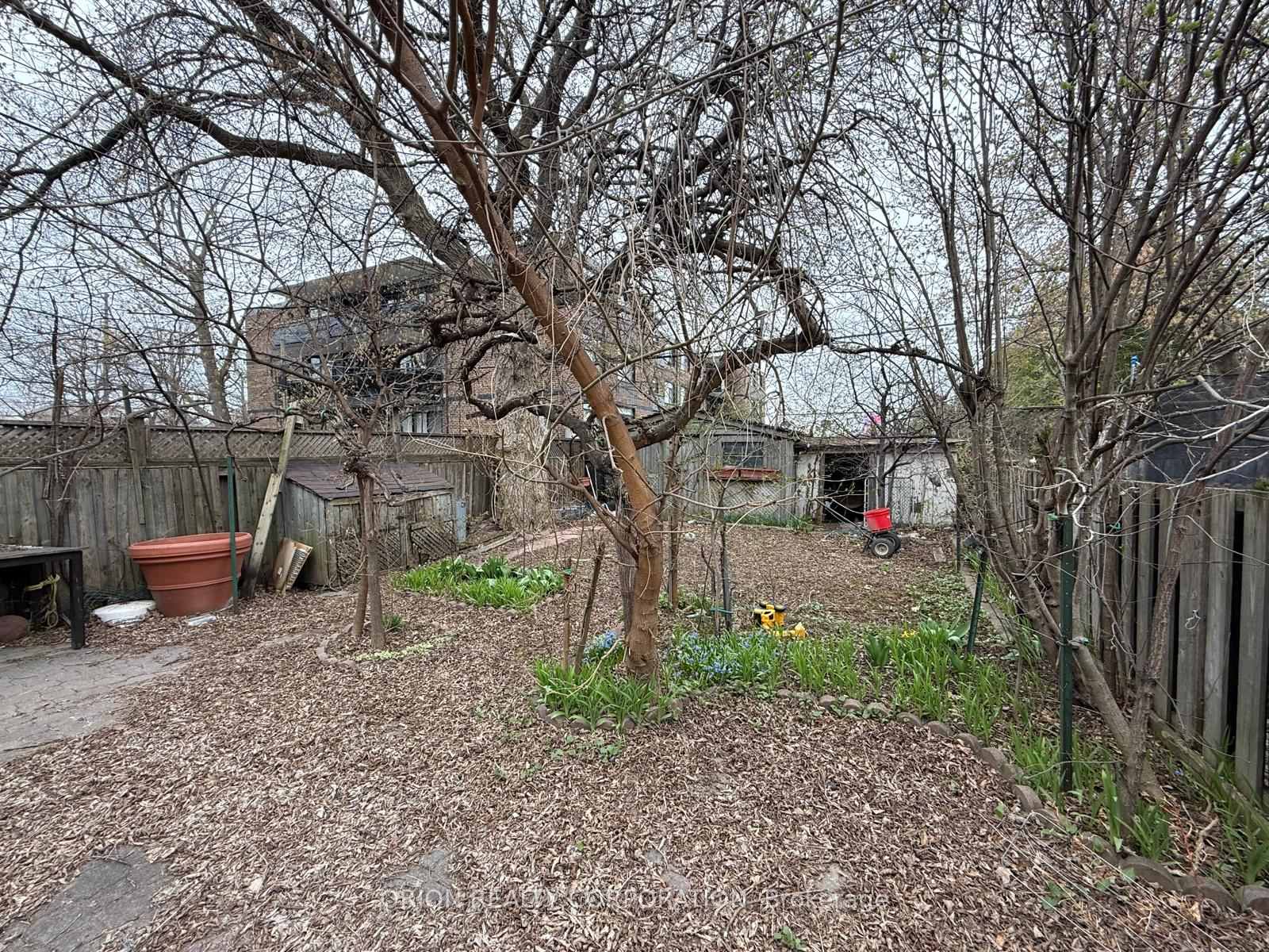Photo 36 of Unit Upper, 274 Viewmount Avenue, North York, Yorkdale-Glen Park — HOMEH