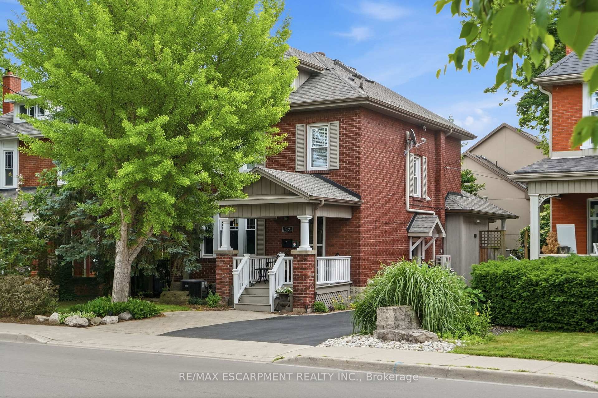 Photo 1 of 2116 Caroline Street, Burlington, Brant — HOMEH