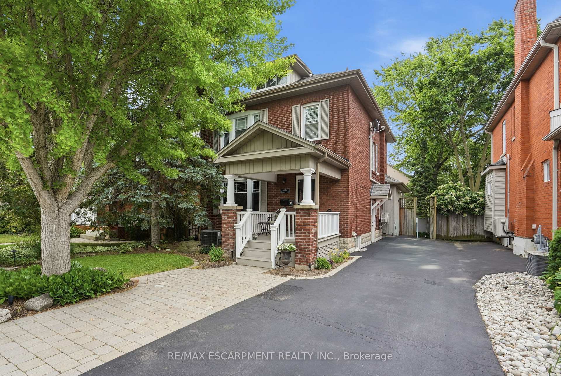 Photo 2 of 2116 Caroline Street, Burlington, Brant — HOMEH