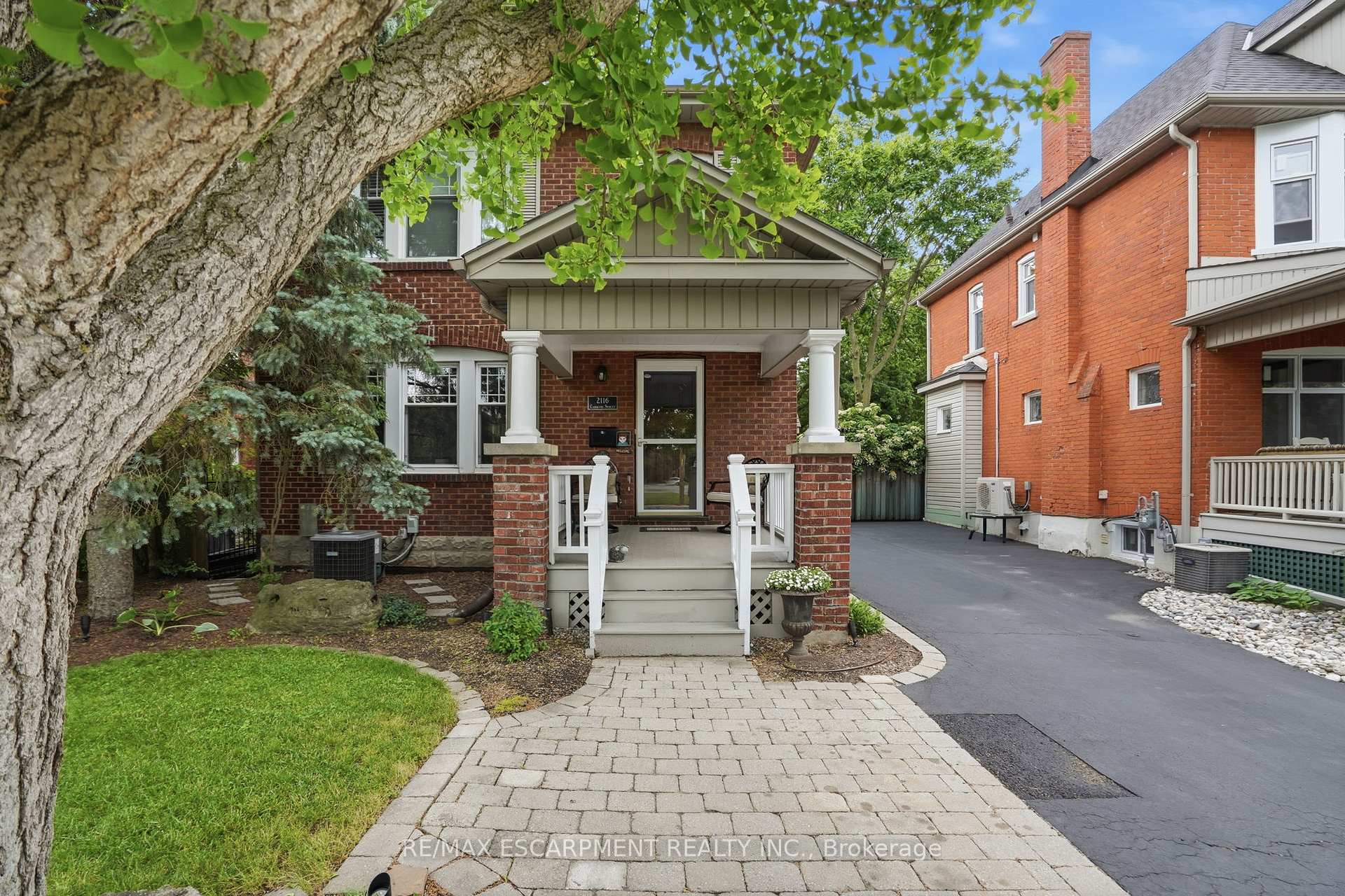 Photo 3 of 2116 Caroline Street, Burlington, Brant — HOMEH