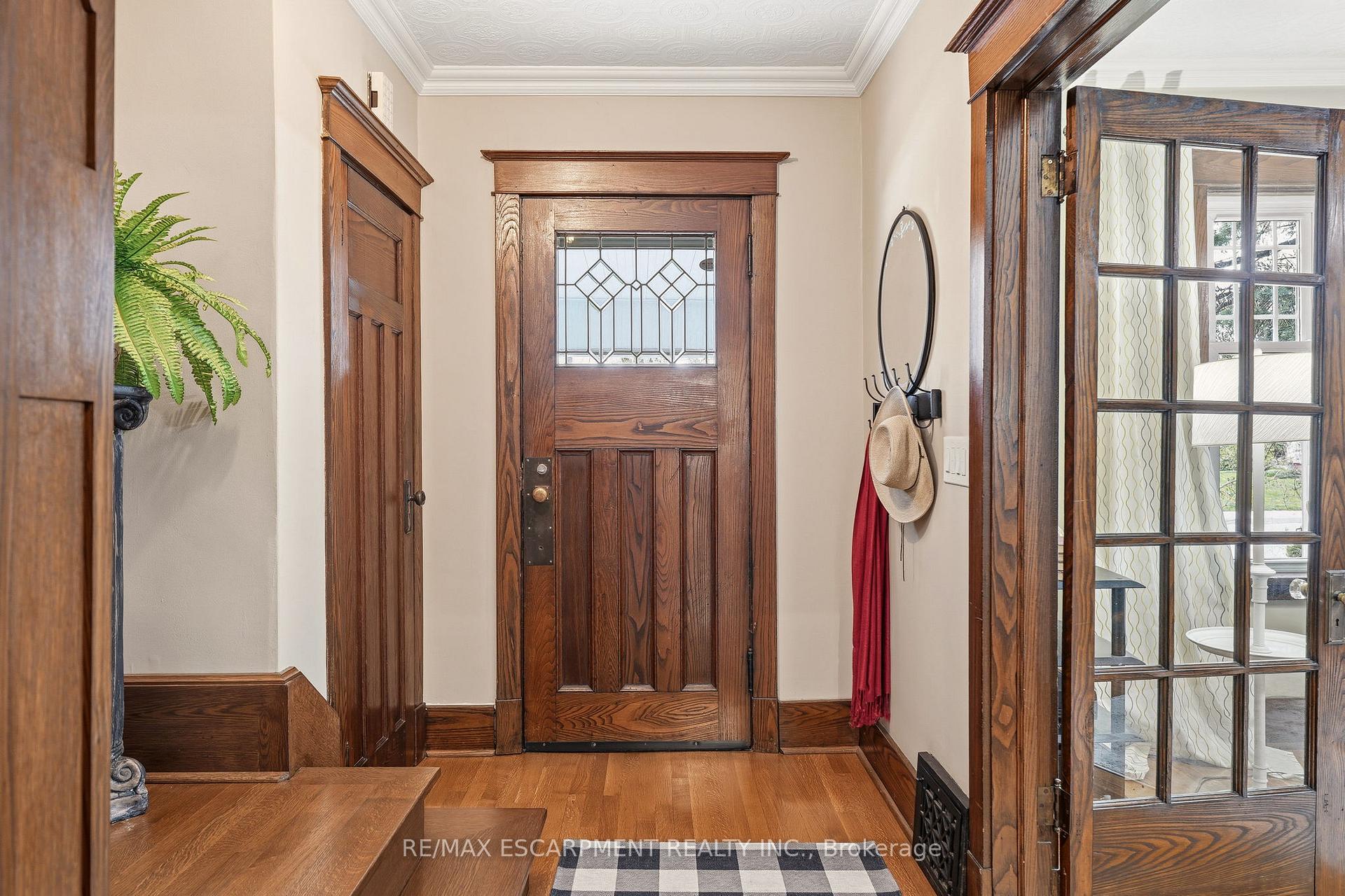Photo 5 of 2116 Caroline Street, Burlington, Brant — HOMEH