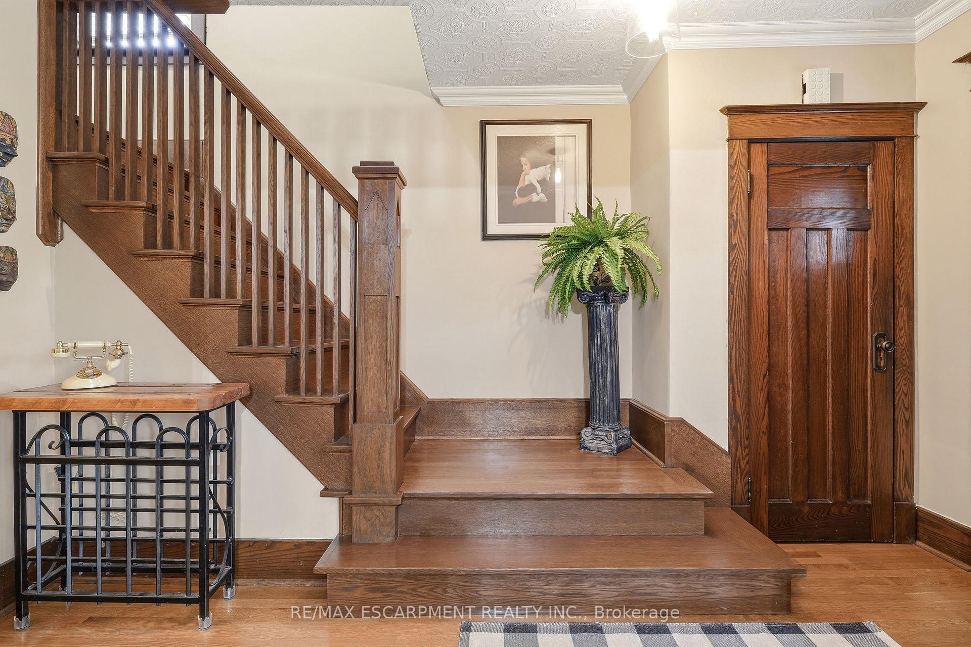 Photo 6 of 2116 Caroline Street, Burlington, Brant — HOMEH