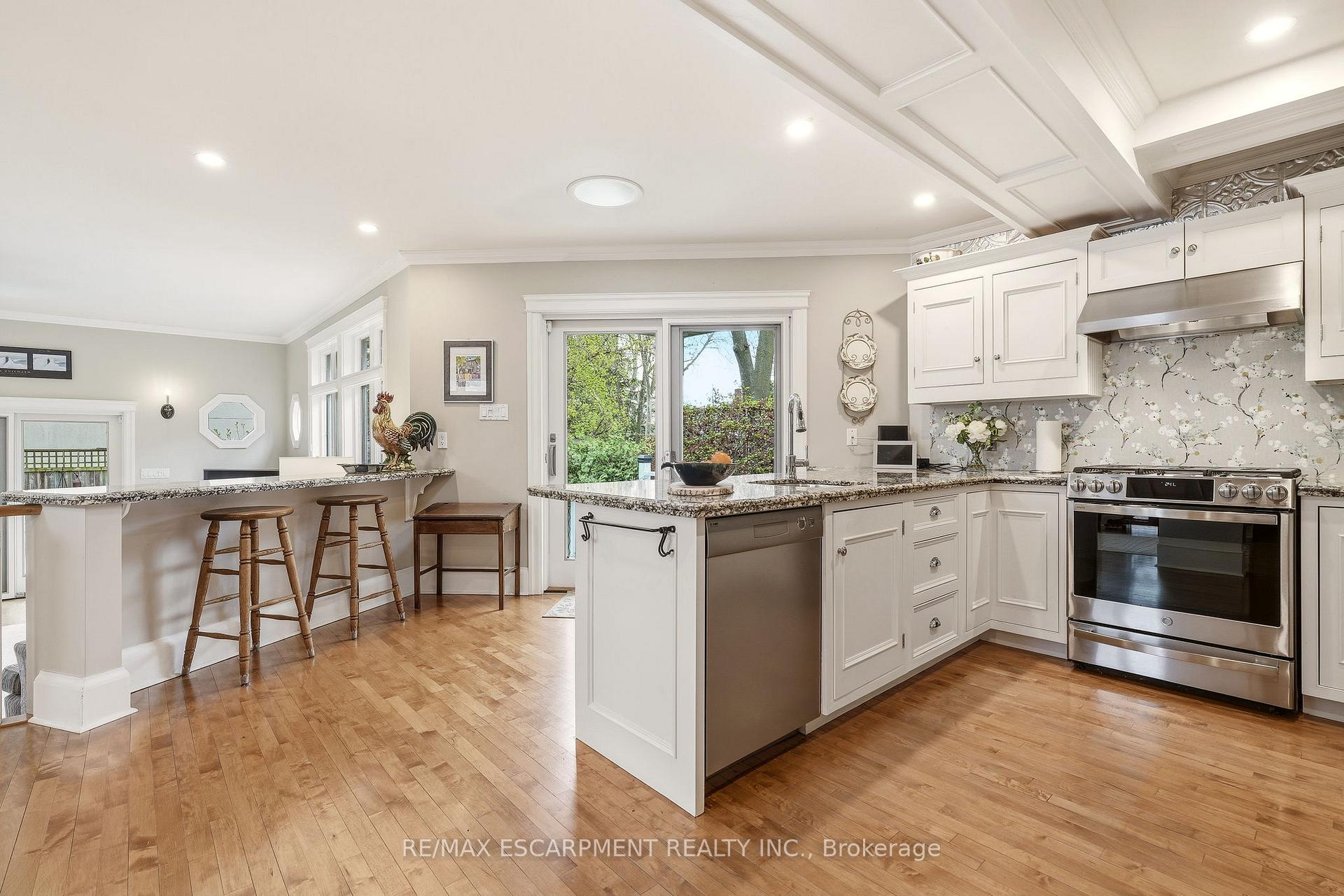 Photo 15 of 2116 Caroline Street, Burlington, Brant — HOMEH