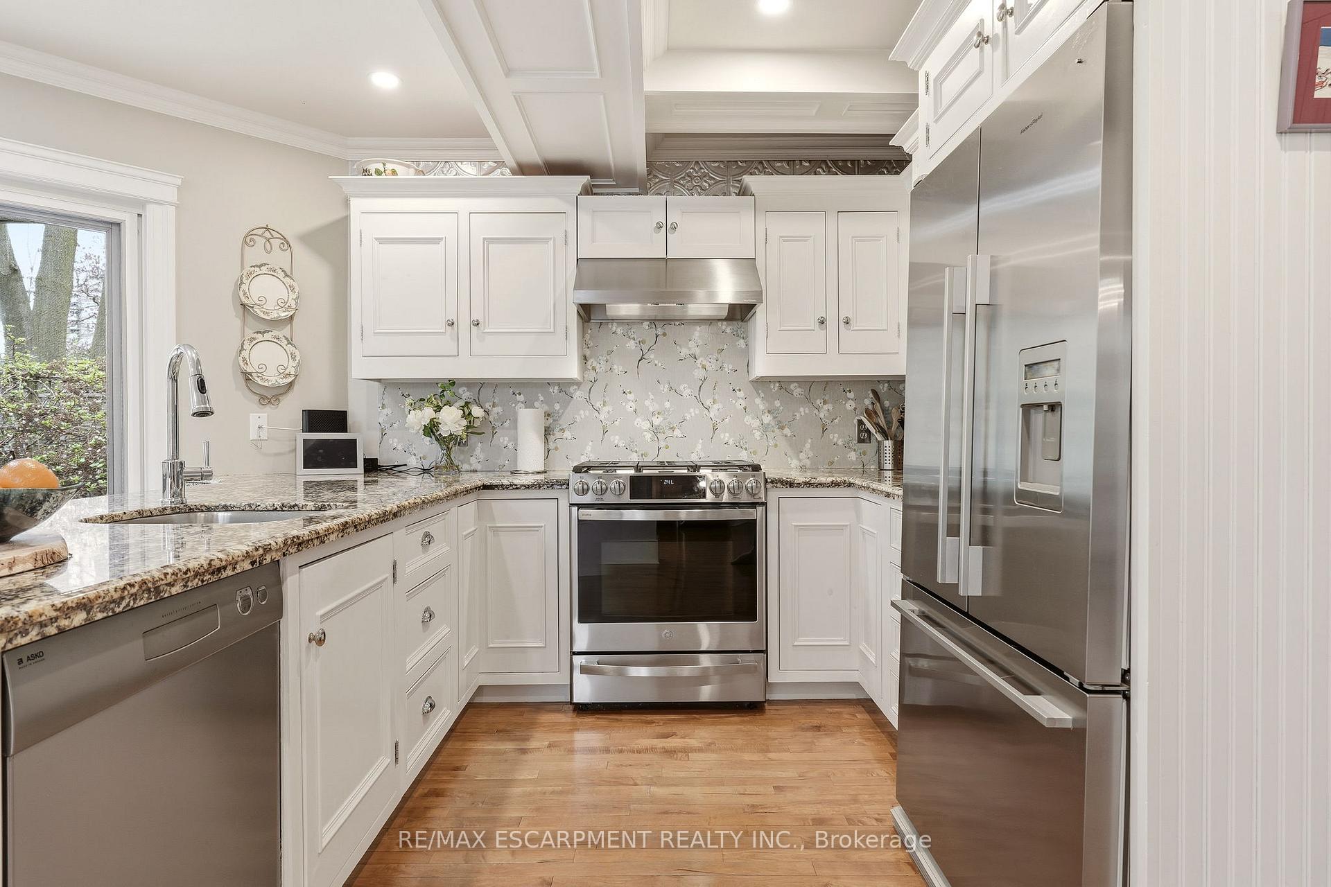 Photo 18 of 2116 Caroline Street, Burlington, Brant — HOMEH