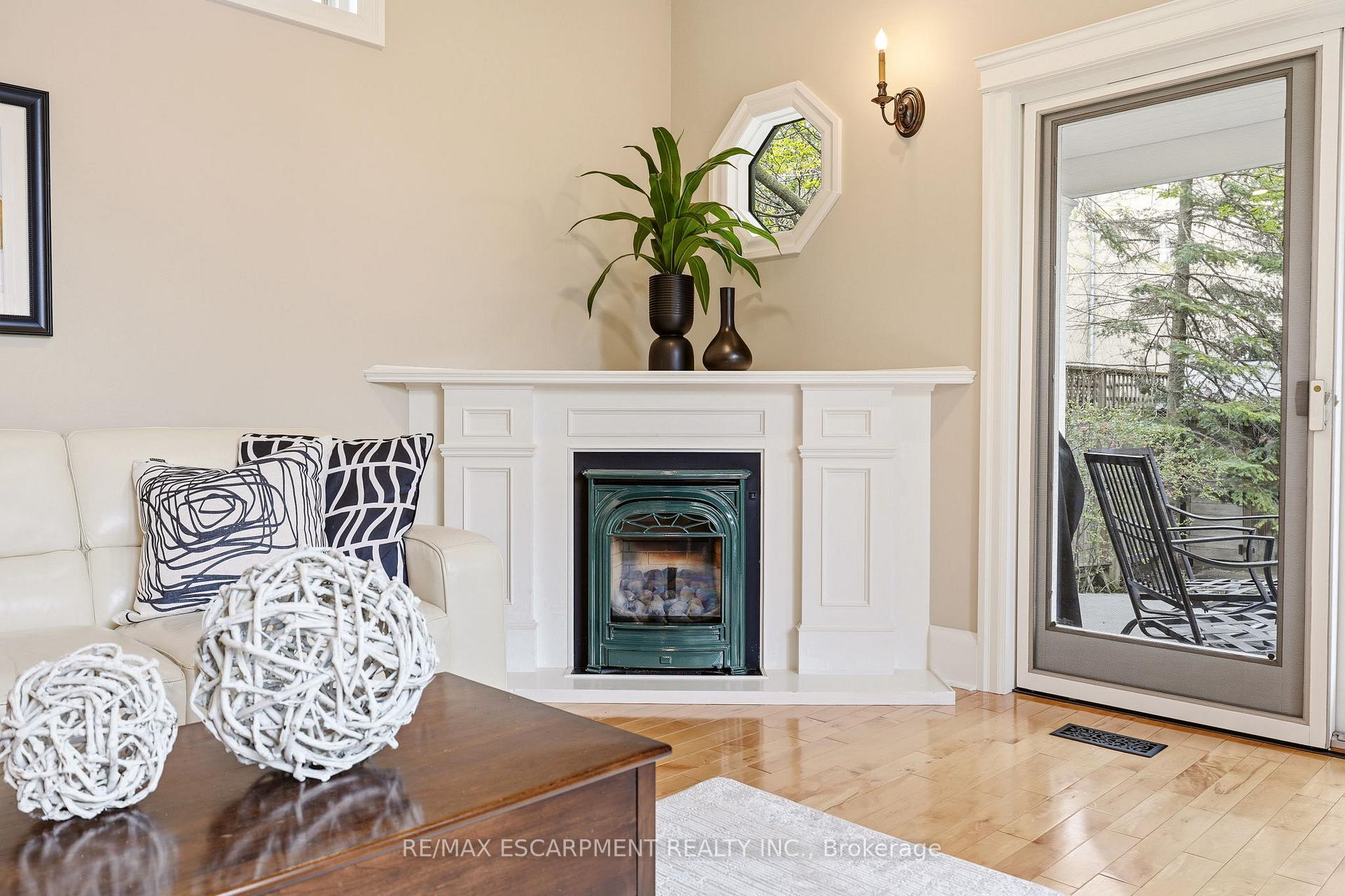 Photo 20 of 2116 Caroline Street, Burlington, Brant — HOMEH