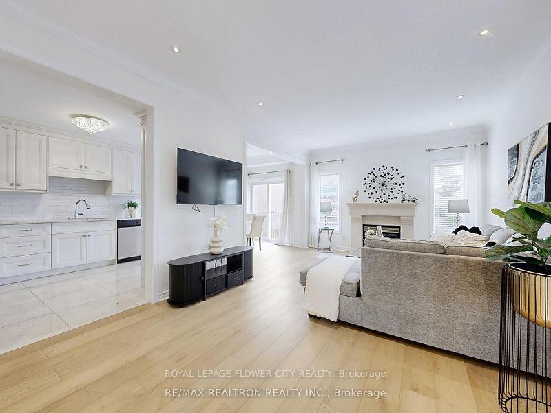 Photo 3 of Unit Main, 60 Colombo Crescent, Vaughan, Maple — HOMEH