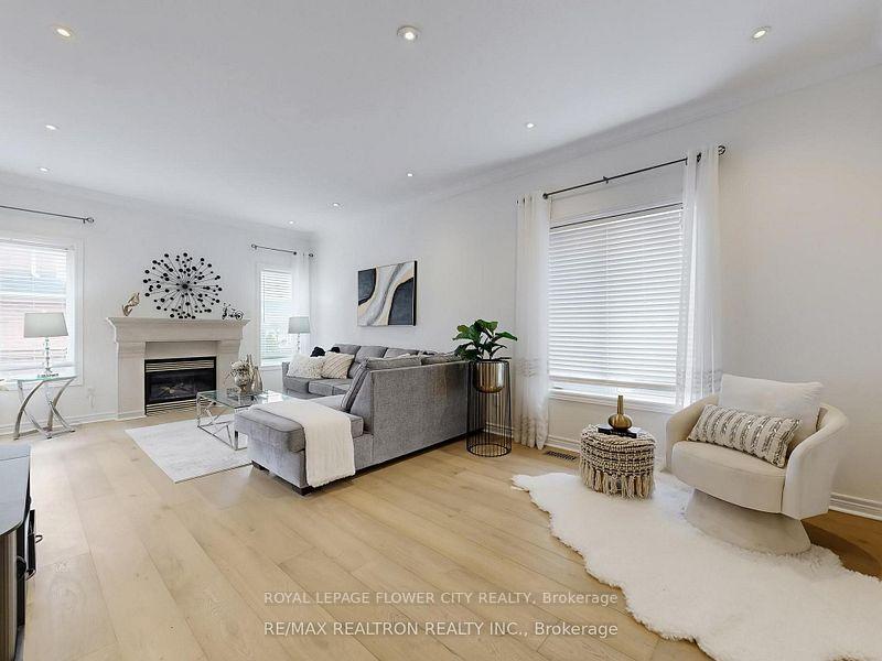 Photo 4 of Unit Main, 60 Colombo Crescent, Vaughan, Maple — HOMEH