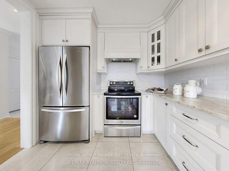 Photo 5 of Unit Main, 60 Colombo Crescent, Vaughan, Maple — HOMEH
