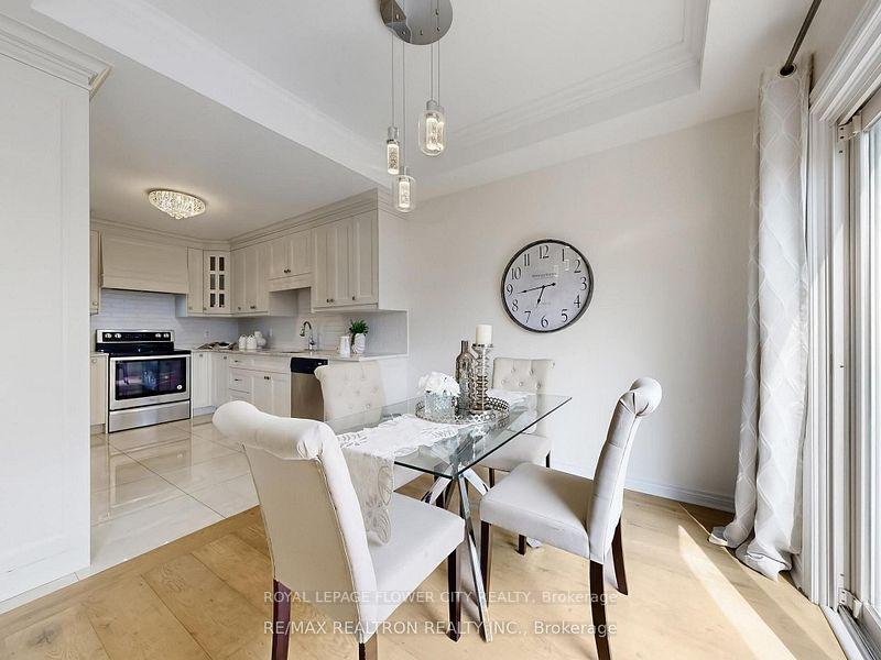 Photo 6 of Unit Main, 60 Colombo Crescent, Vaughan, Maple — HOMEH