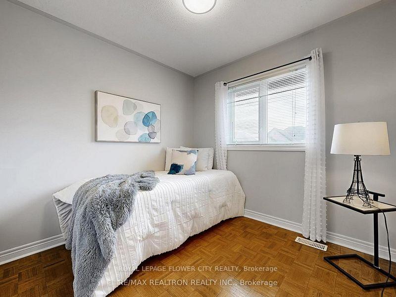 Photo 7 of Unit Main, 60 Colombo Crescent, Vaughan, Maple — HOMEH