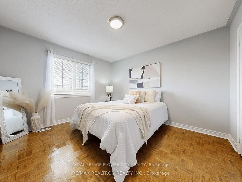 Photo 9 of Unit Main, 60 Colombo Crescent, Vaughan, Maple — HOMEH