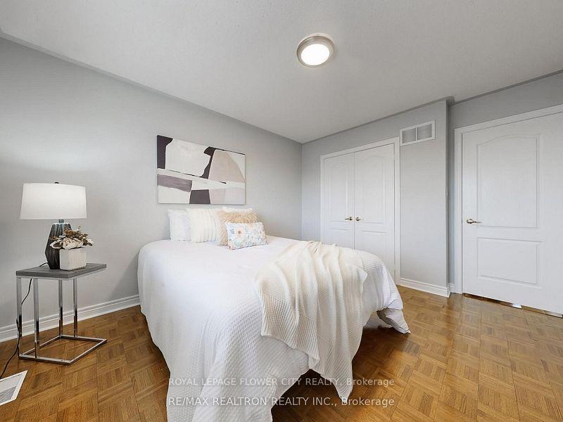 Photo 10 of Unit Main, 60 Colombo Crescent, Vaughan, Maple — HOMEH