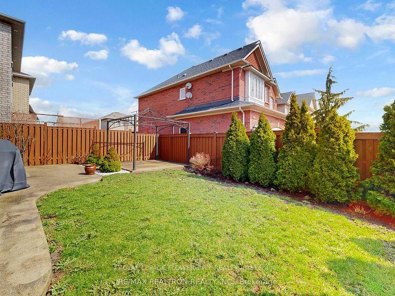 Photo 16 of Unit Main, 60 Colombo Crescent, Vaughan, Maple — HOMEH