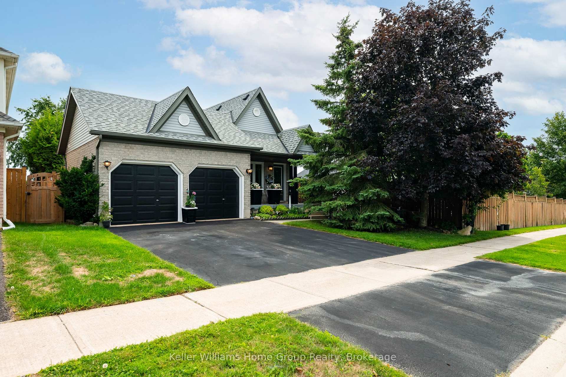 Photo 2 of 16 Althorp Drive, Orangeville — HOMEH