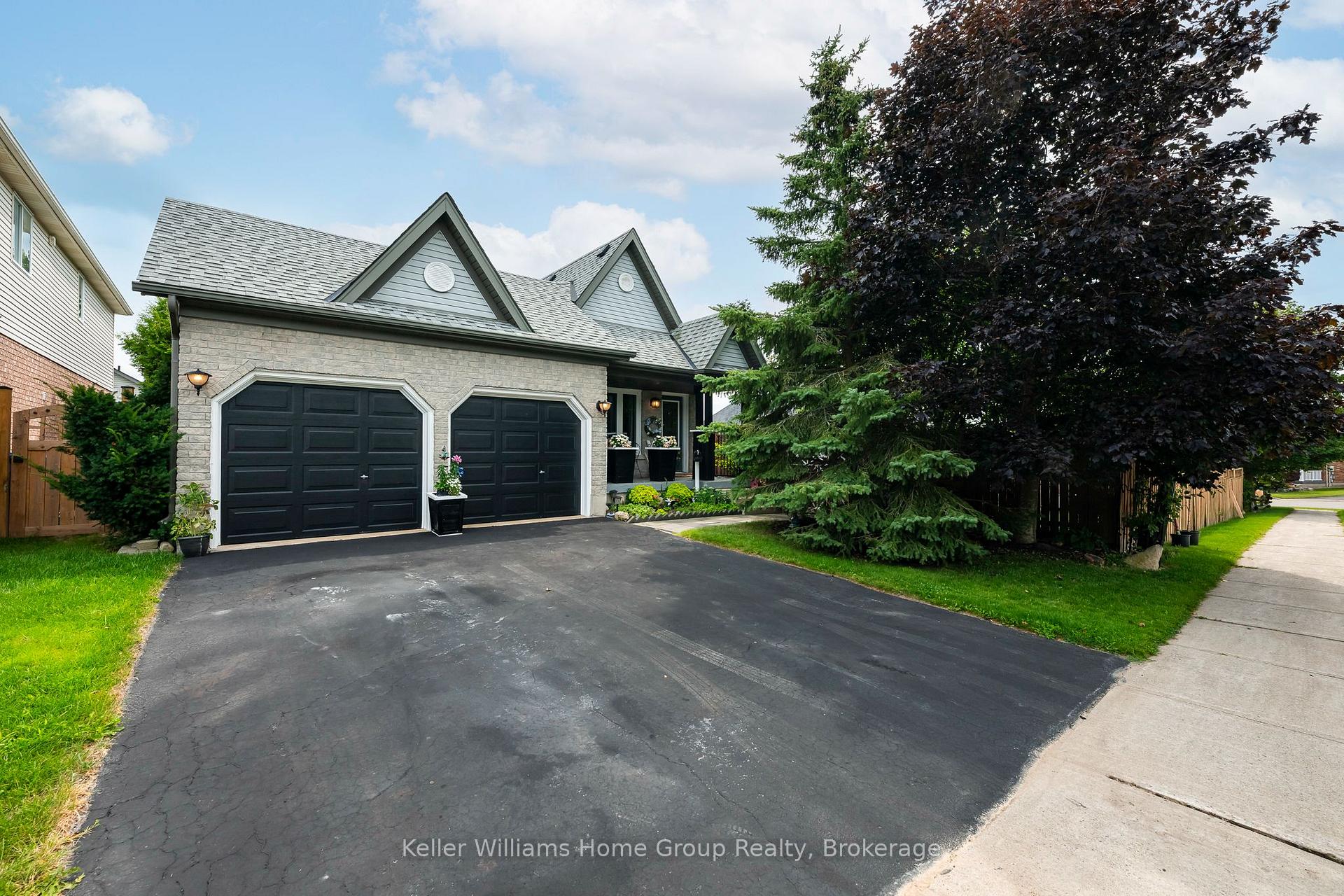 Photo 3 of 16 Althorp Drive, Orangeville — HOMEH