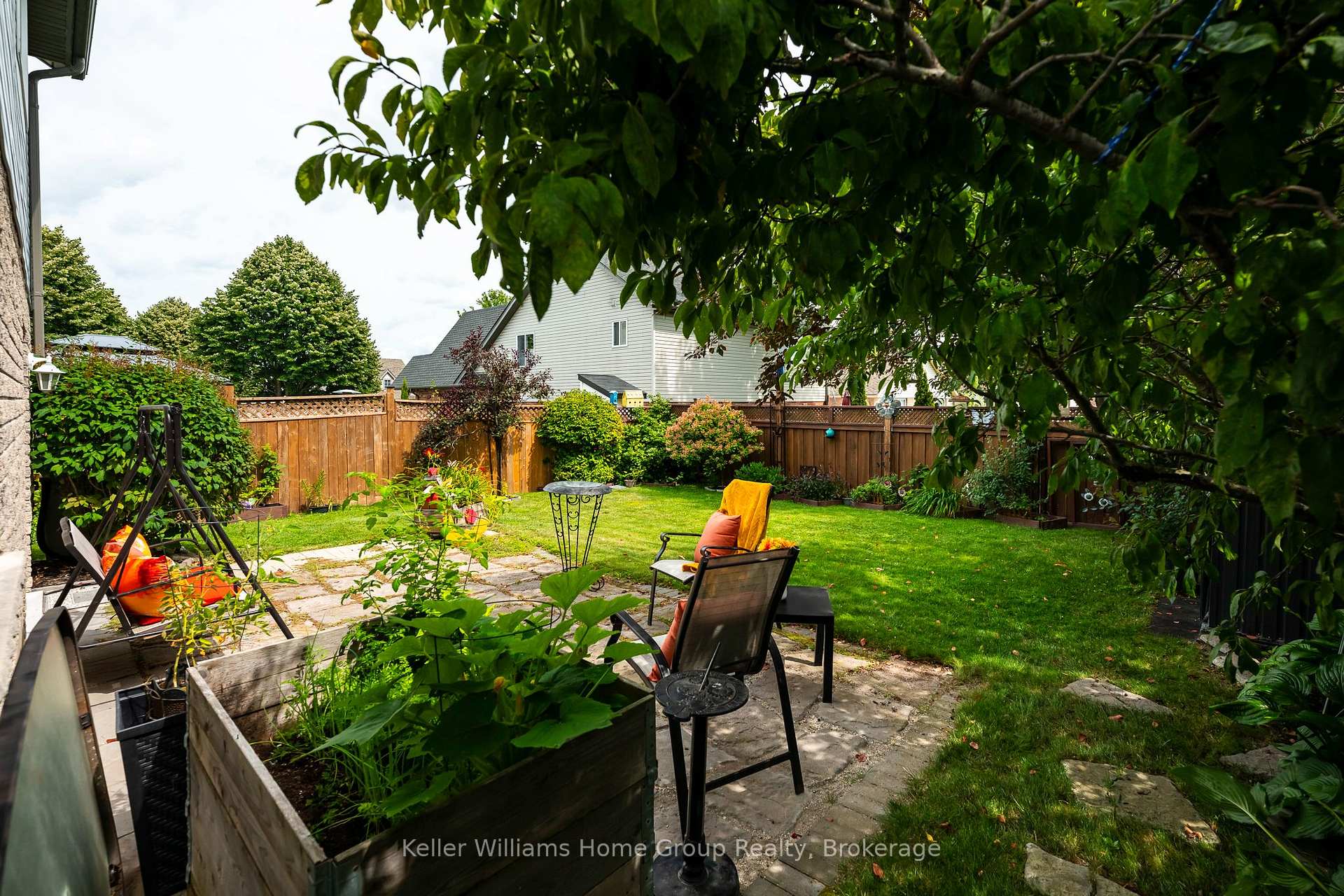 Photo 6 of 16 Althorp Drive, Orangeville — HOMEH