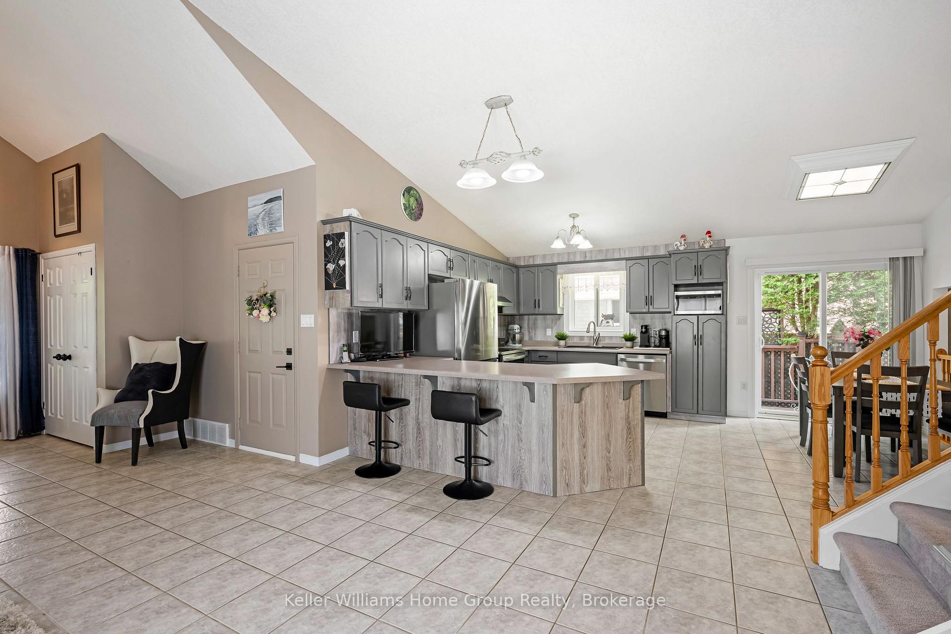Photo 22 of 16 Althorp Drive, Orangeville — HOMEH