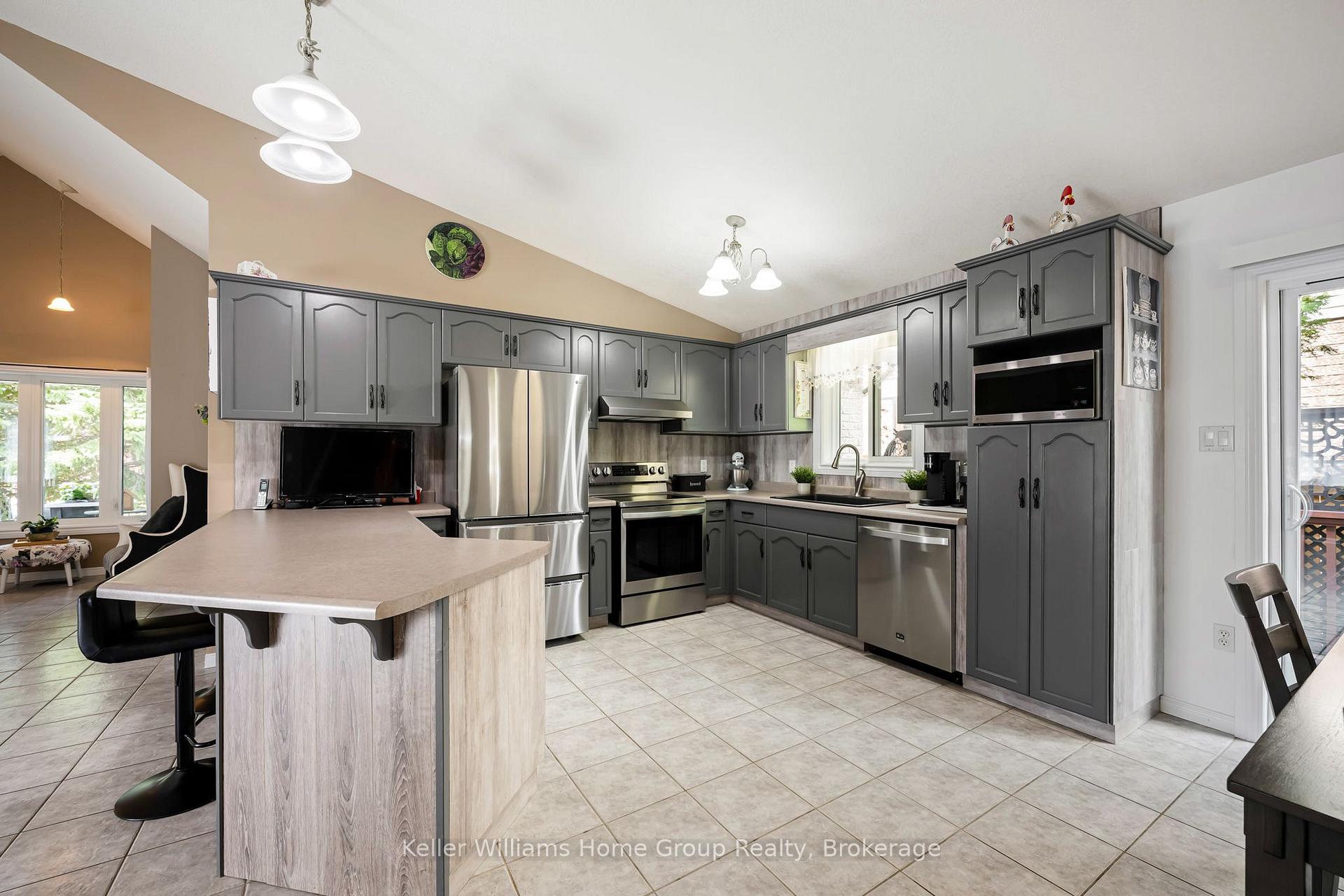 Photo 27 of 16 Althorp Drive, Orangeville — HOMEH