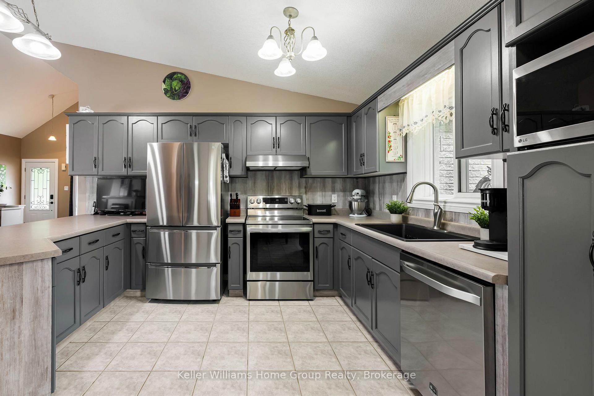 Photo 28 of 16 Althorp Drive, Orangeville — HOMEH