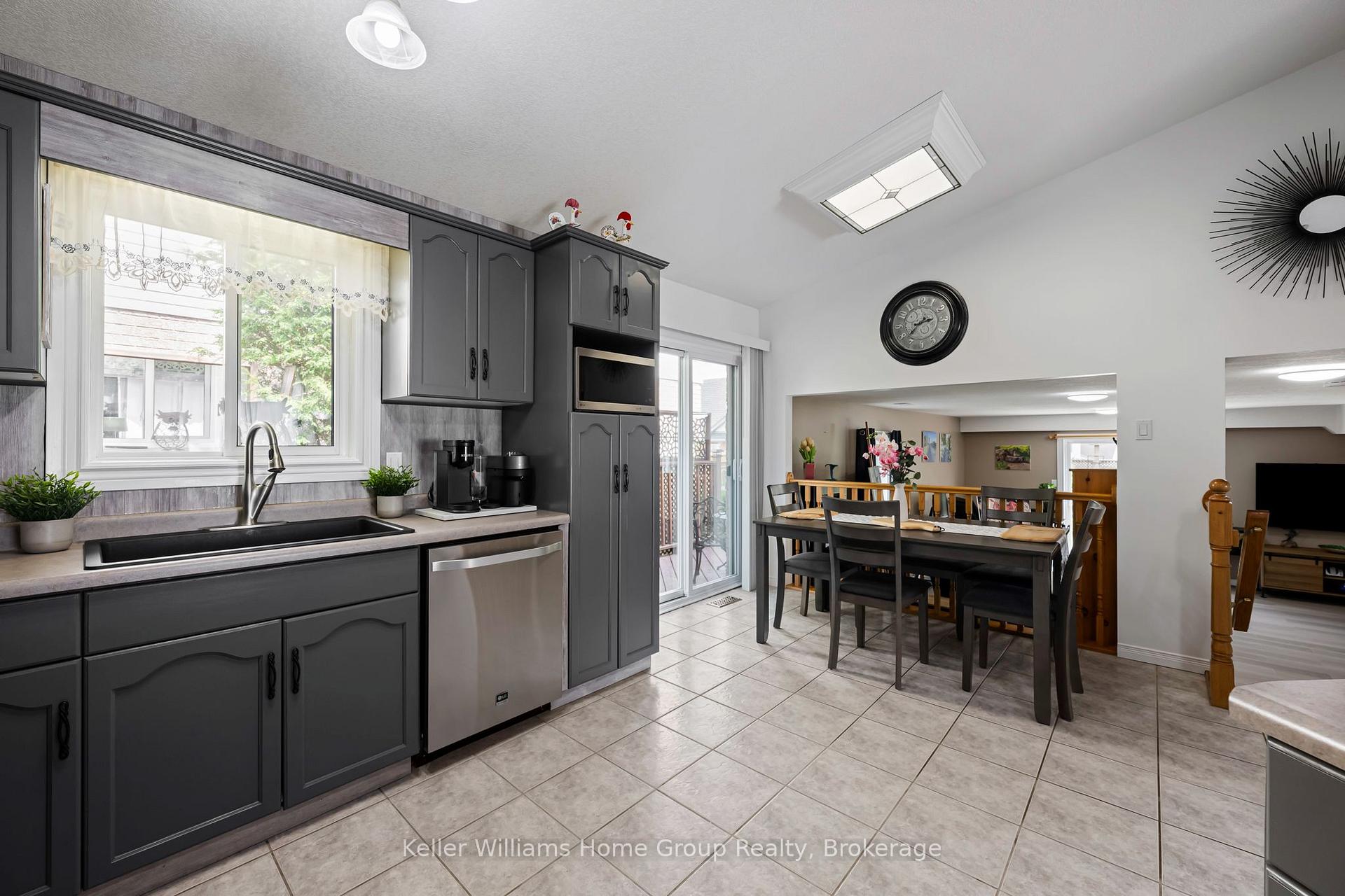 Photo 31 of 16 Althorp Drive, Orangeville — HOMEH