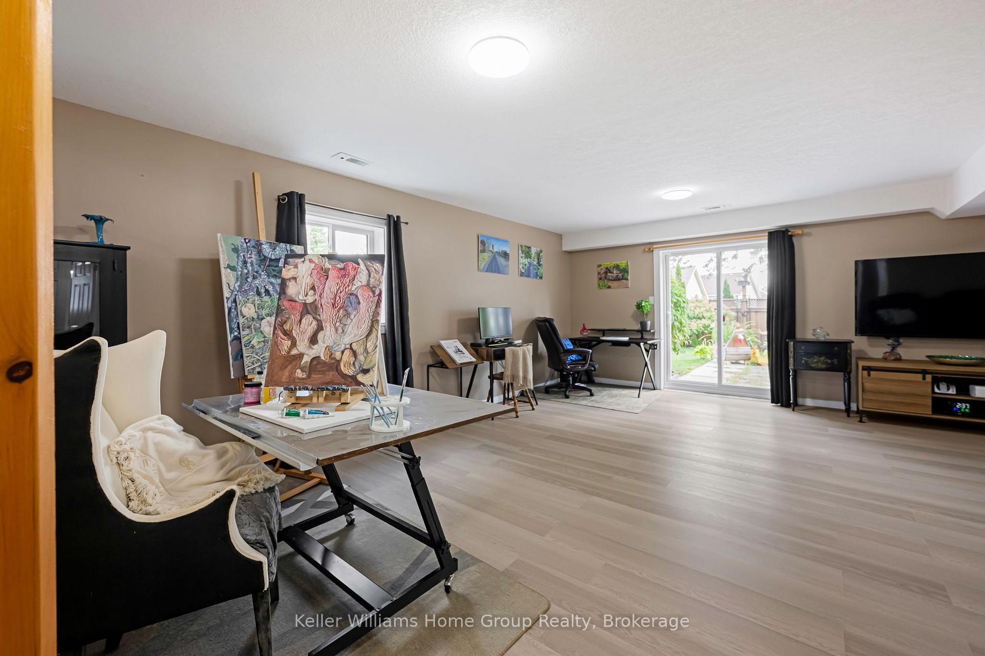 Photo 32 of 16 Althorp Drive, Orangeville — HOMEH