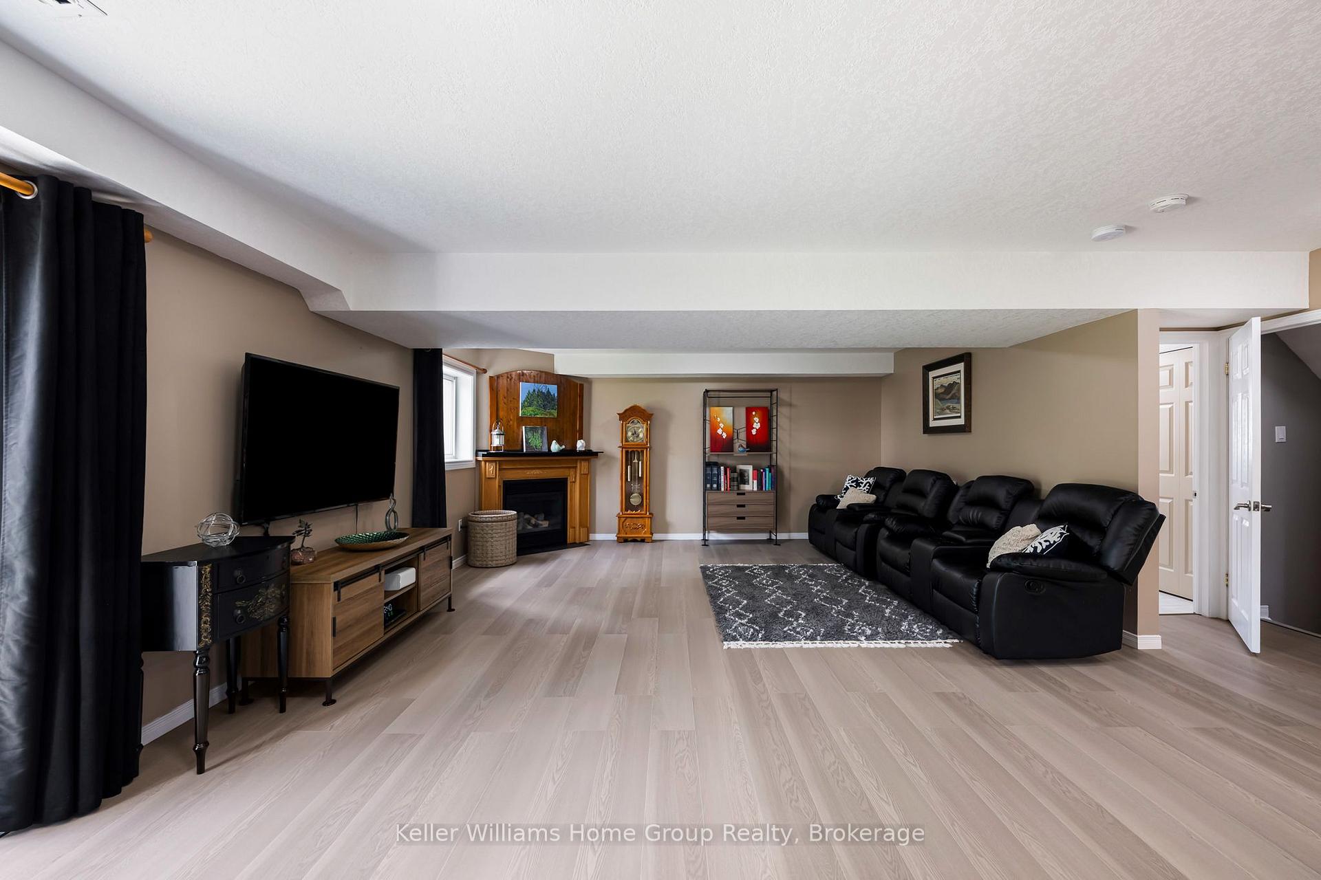 Photo 35 of 16 Althorp Drive, Orangeville — HOMEH