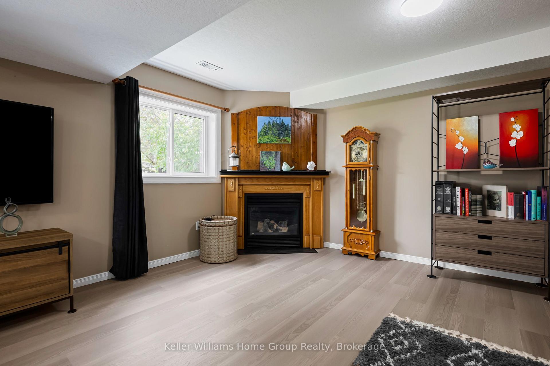 Photo 37 of 16 Althorp Drive, Orangeville — HOMEH