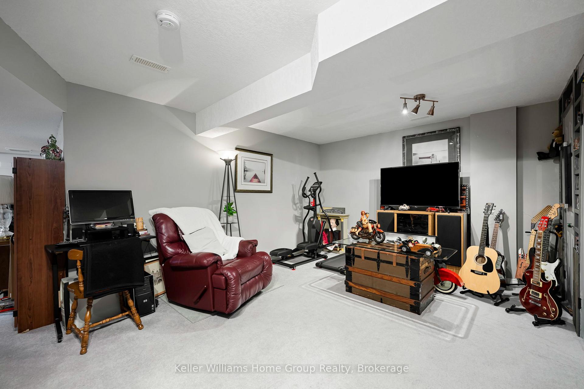 Photo 40 of 16 Althorp Drive, Orangeville — HOMEH