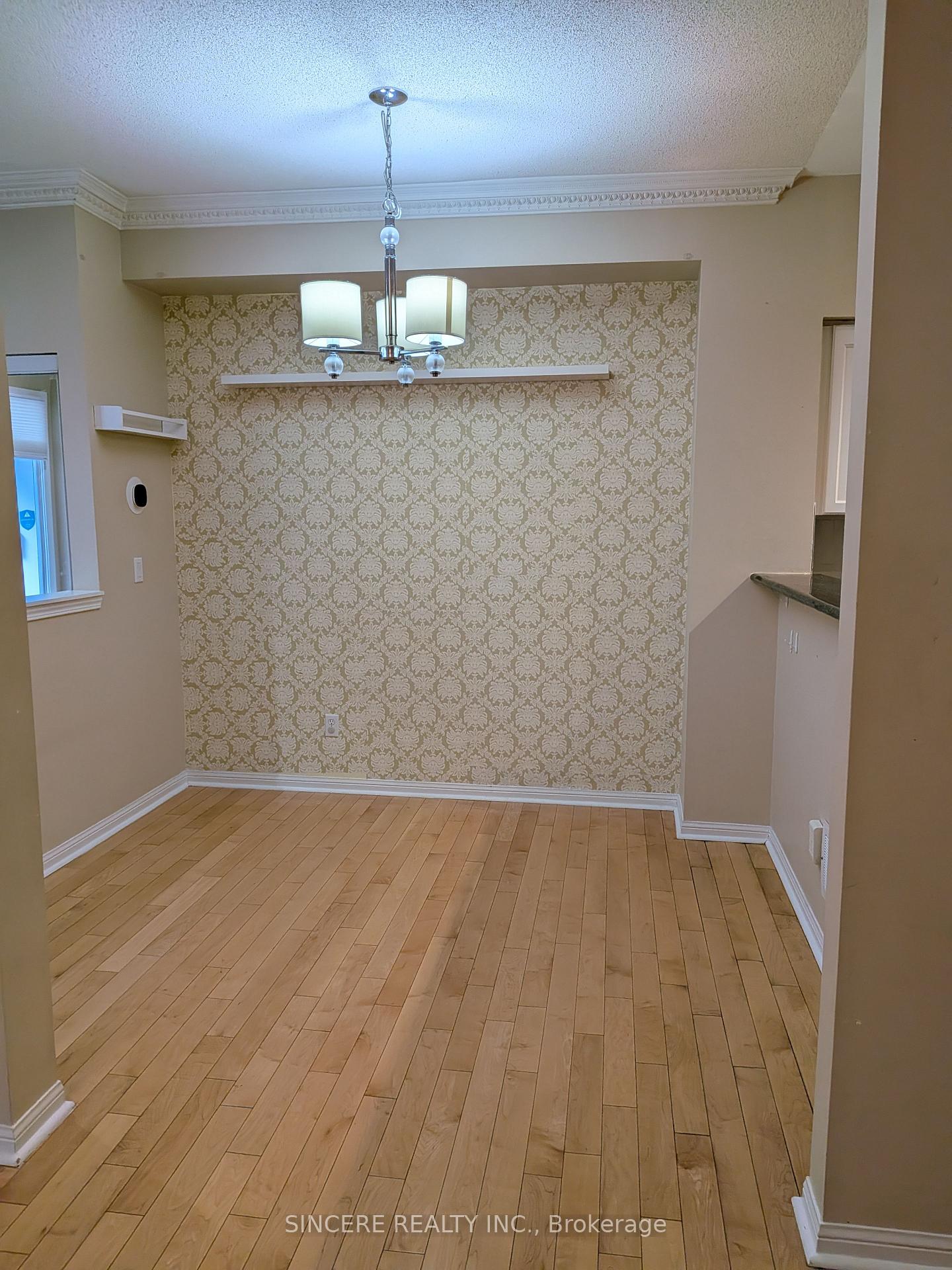 Photo 4 of Unit 17, 20 St Moritz Way, Markham, Unionville — HOMEH