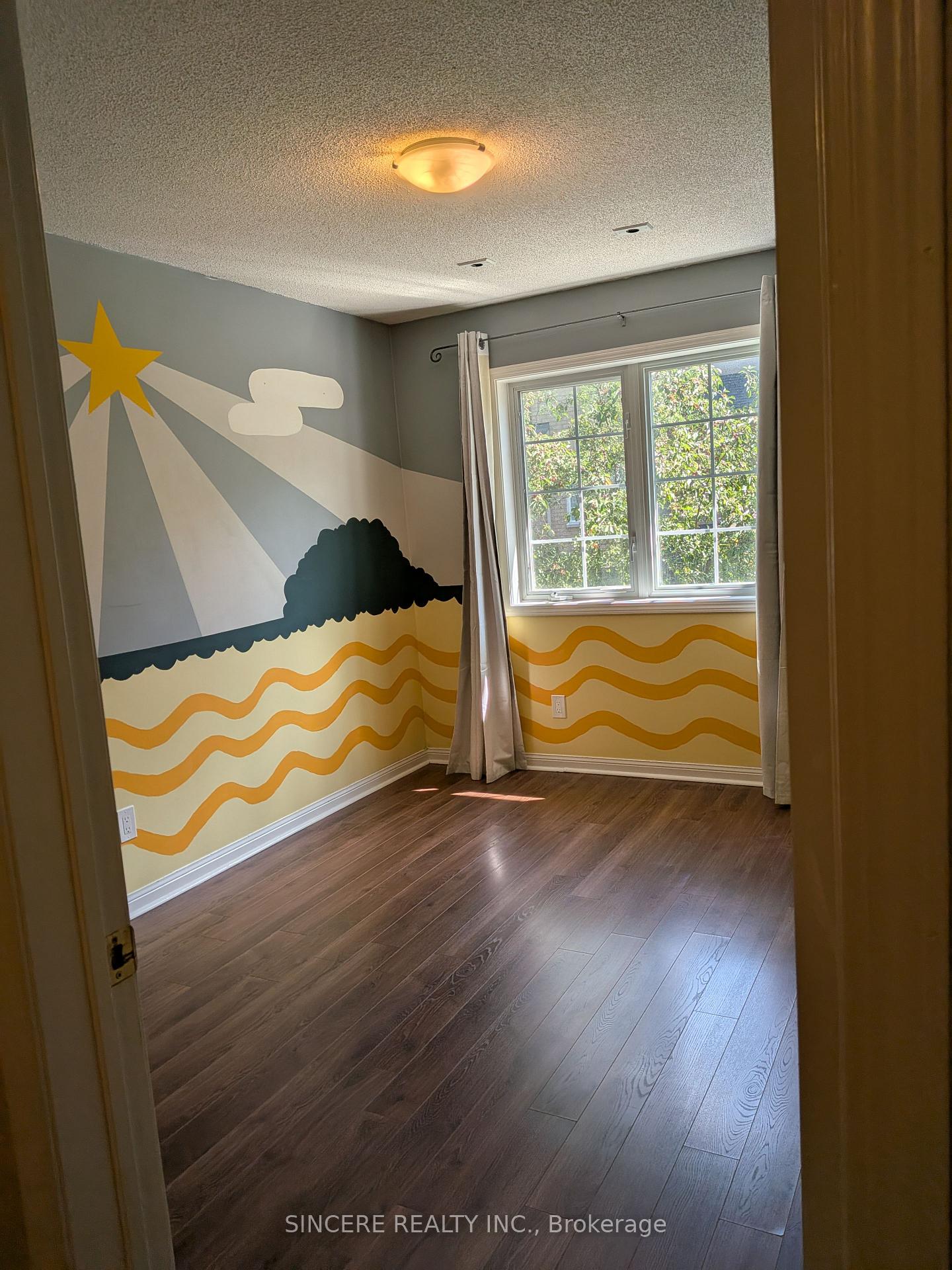 Photo 5 of Unit 17, 20 St Moritz Way, Markham, Unionville — HOMEH