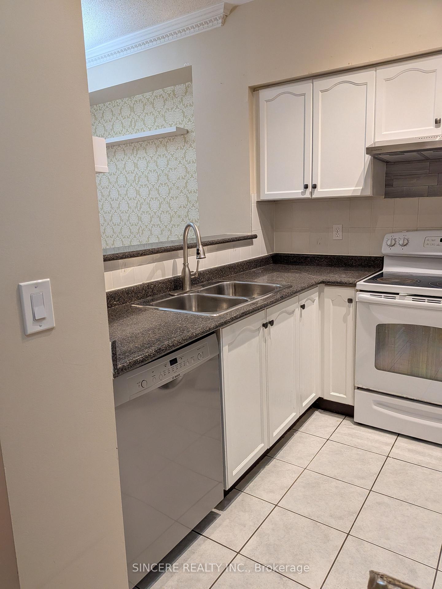 Photo 7 of Unit 17, 20 St Moritz Way, Markham, Unionville — HOMEH