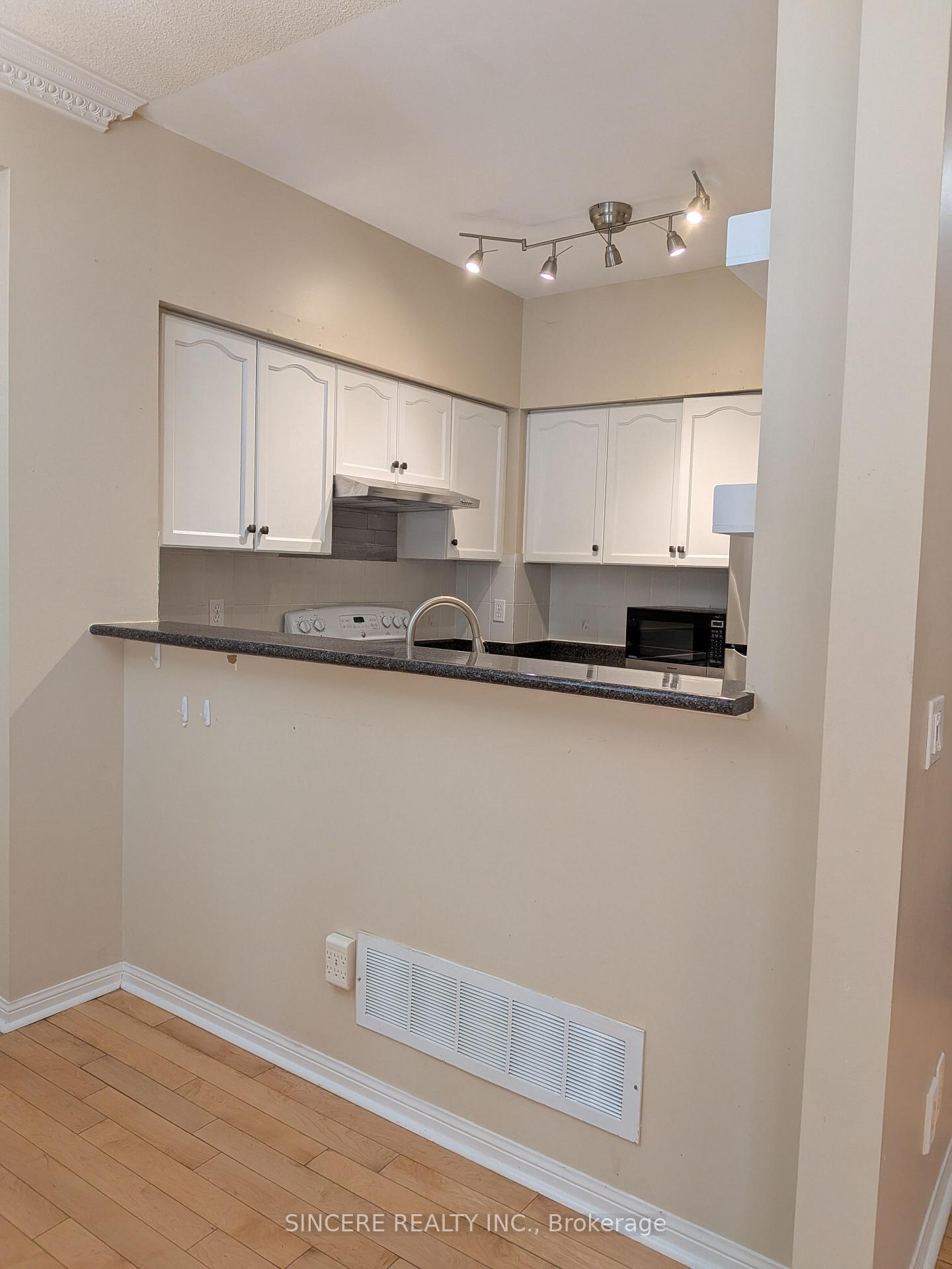 Photo 9 of Unit 17, 20 St Moritz Way, Markham, Unionville — HOMEH