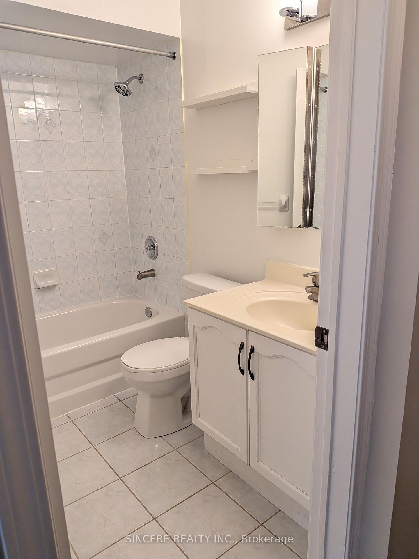 Photo 10 of Unit 17, 20 St Moritz Way, Markham, Unionville — HOMEH