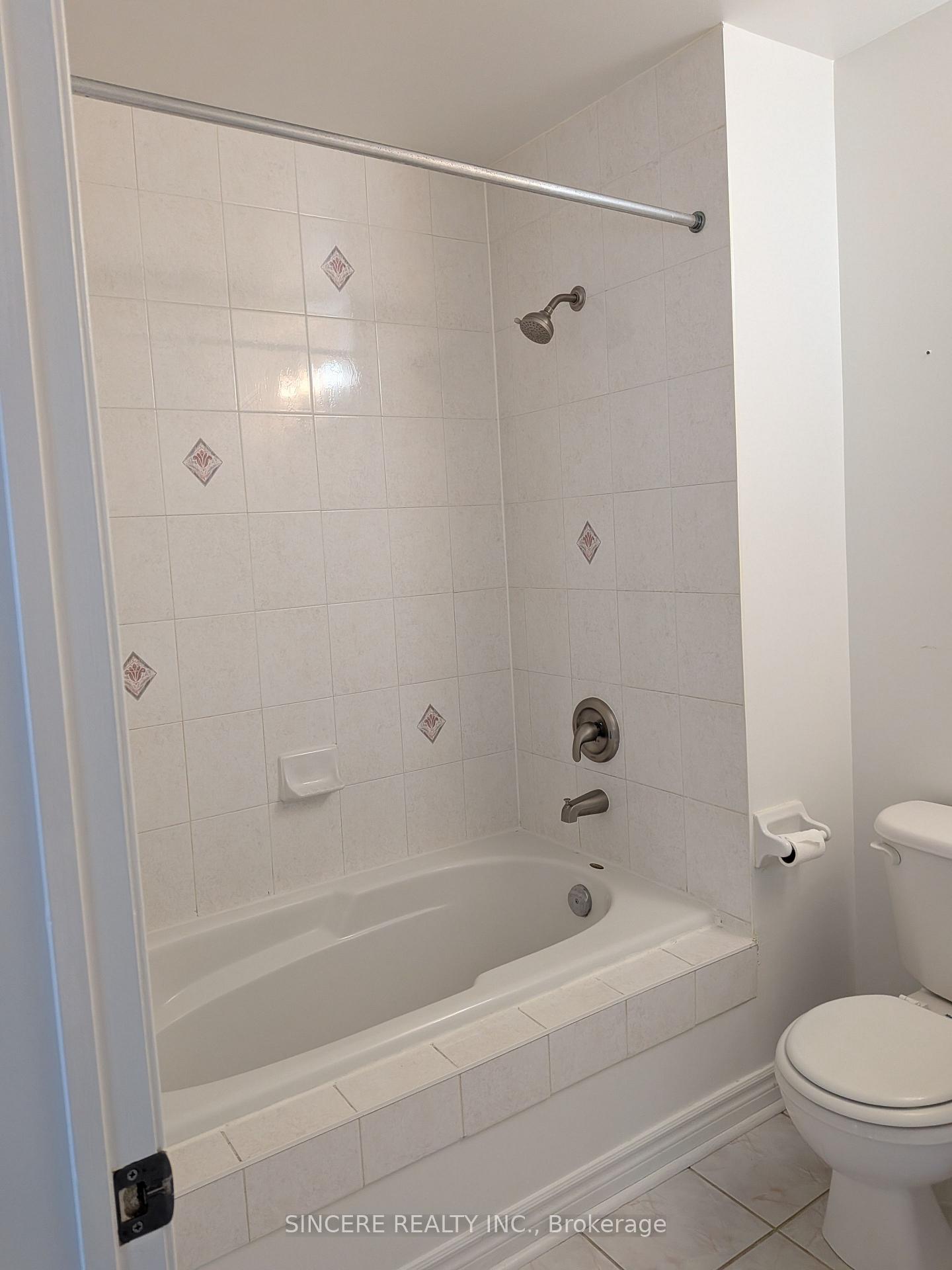 Photo 11 of Unit 17, 20 St Moritz Way, Markham, Unionville — HOMEH