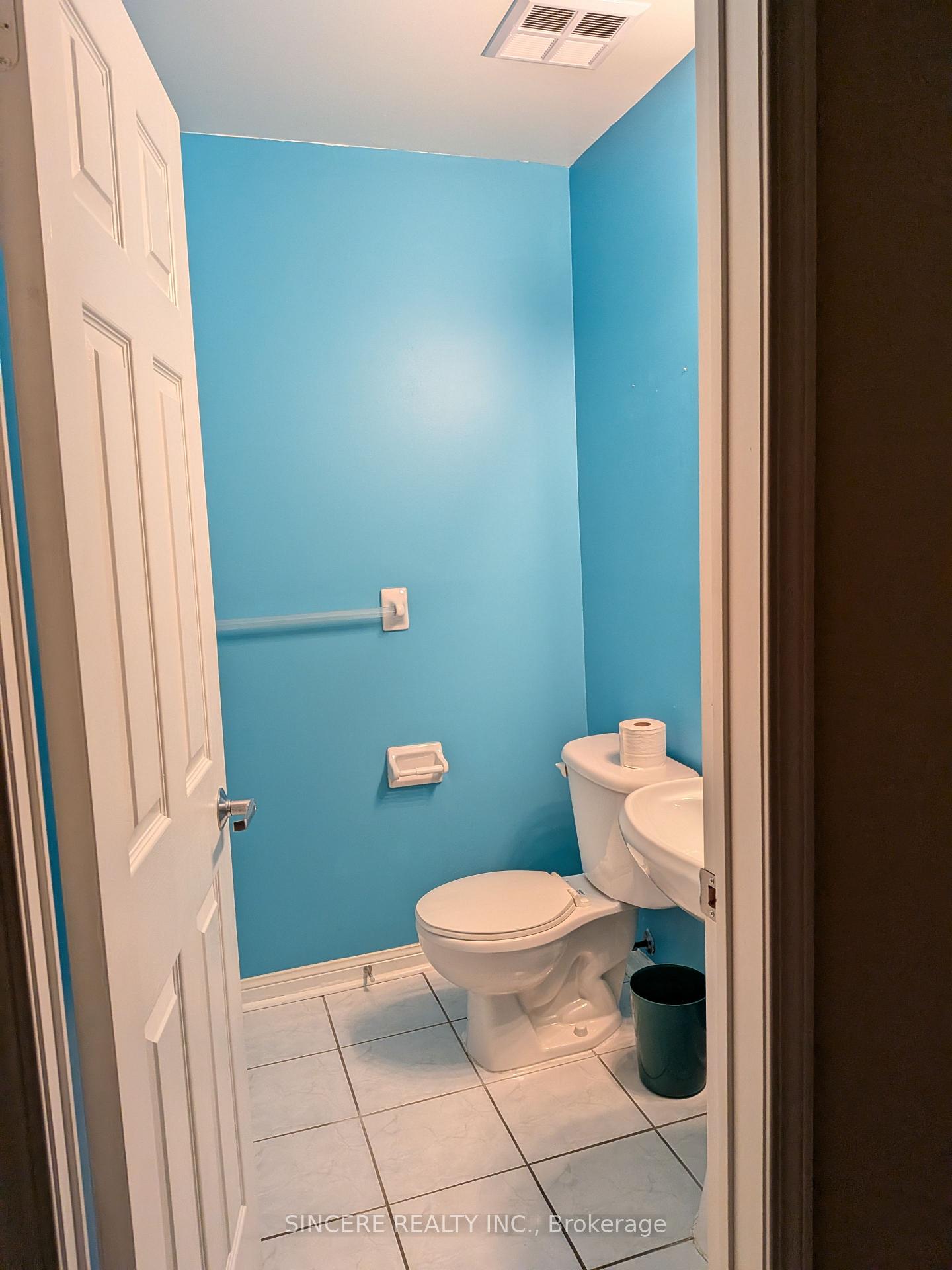 Photo 12 of Unit 17, 20 St Moritz Way, Markham, Unionville — HOMEH