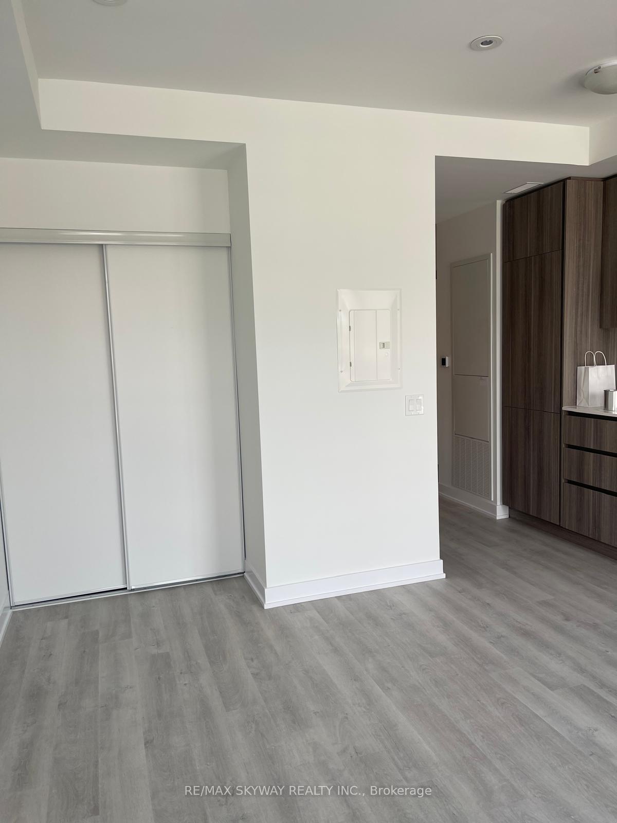 Photo 4 of Unit 405, 15 Richardson Street, Toronto, Waterfront Communities — HOMEH