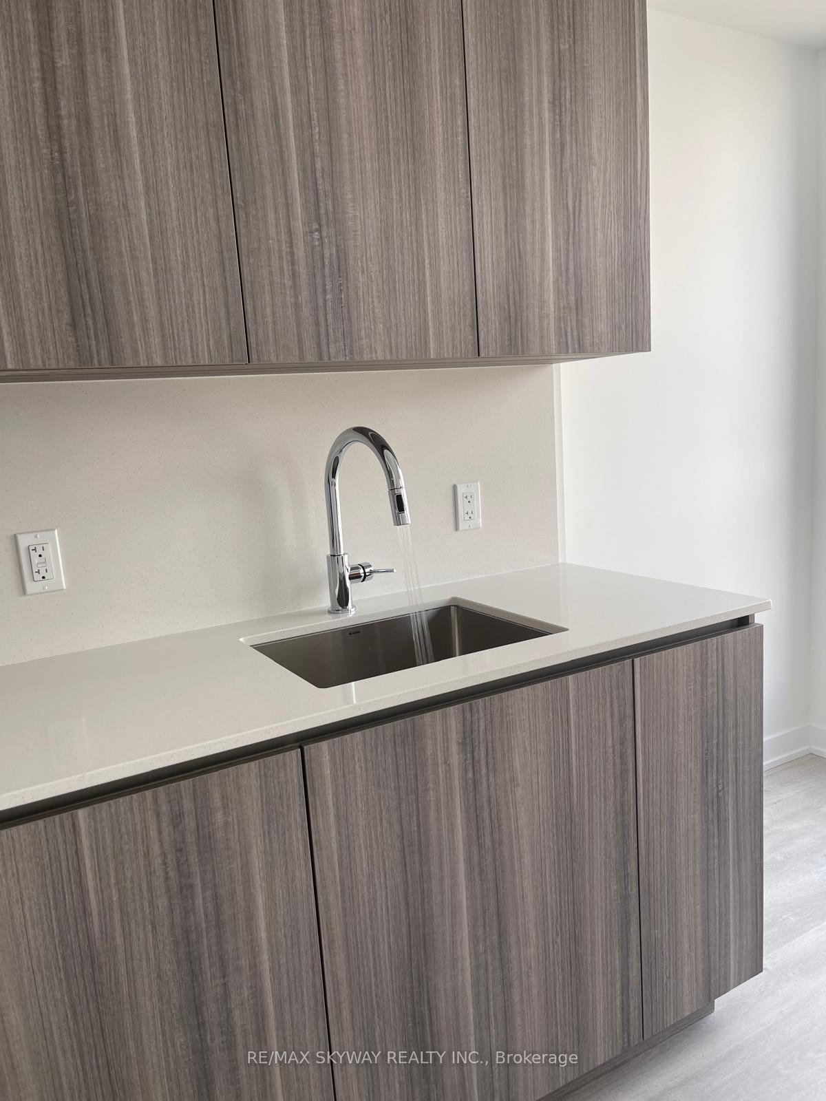 Photo 8 of Unit 405, 15 Richardson Street, Toronto, Waterfront Communities — HOMEH
