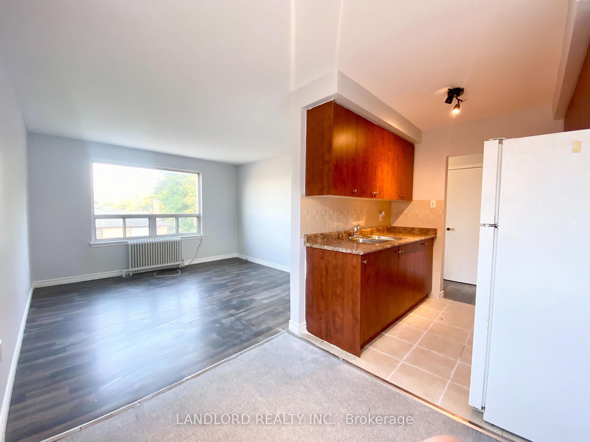 Photo 2 of Unit 4, 127 Scarlett Road, Toronto, Rockcliffe-Smythe — HOMEH